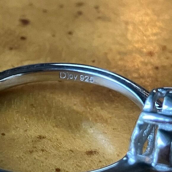 Genuine Moissanite Sterling Silver Ring Size 7 - Picture 6 of 9